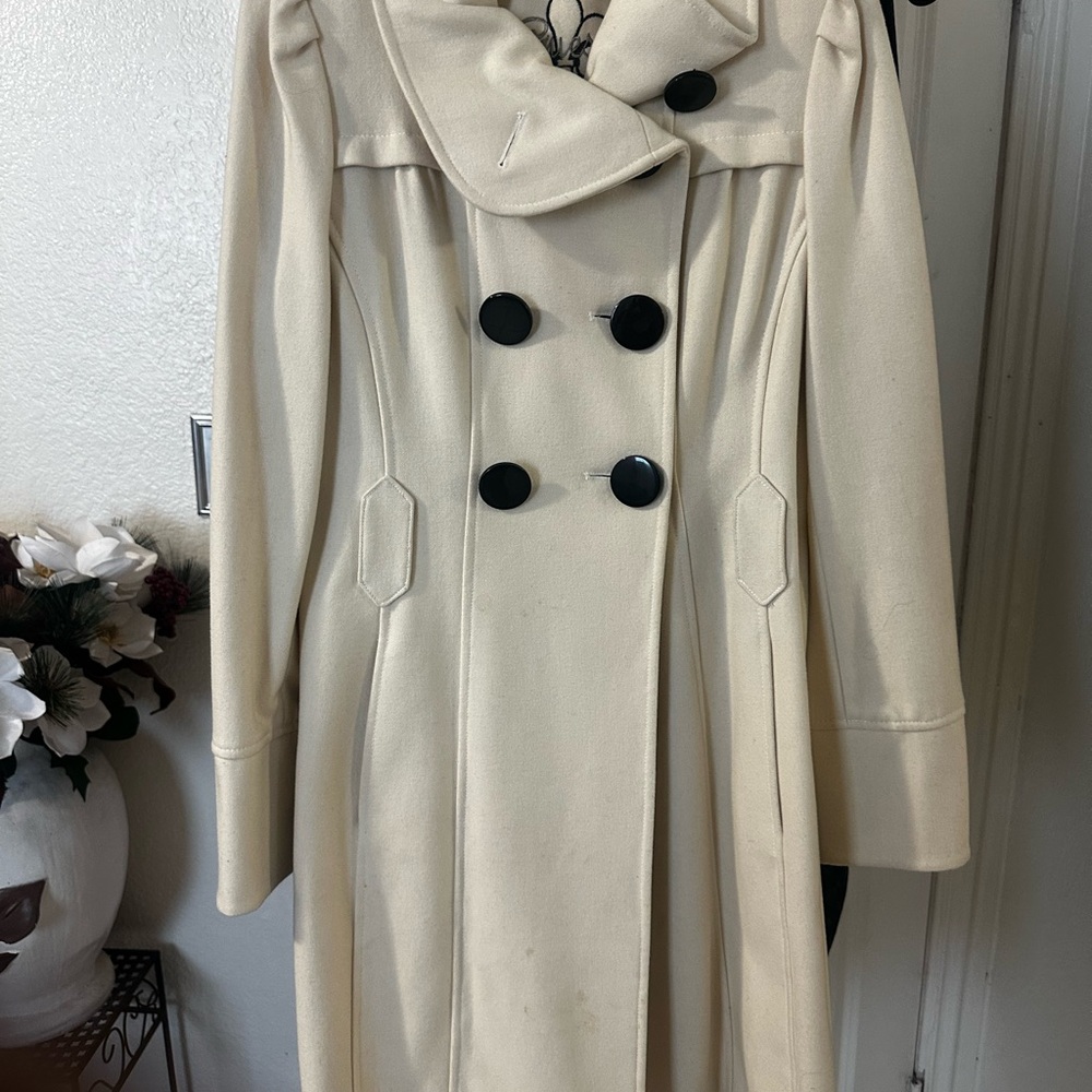 Guess Cream and Black Trench Coat with Wide Collar